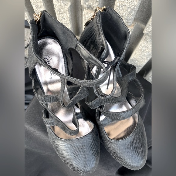 NWOT Qupid Branded Shoes in Size 7.5 - Picture 3 of 6